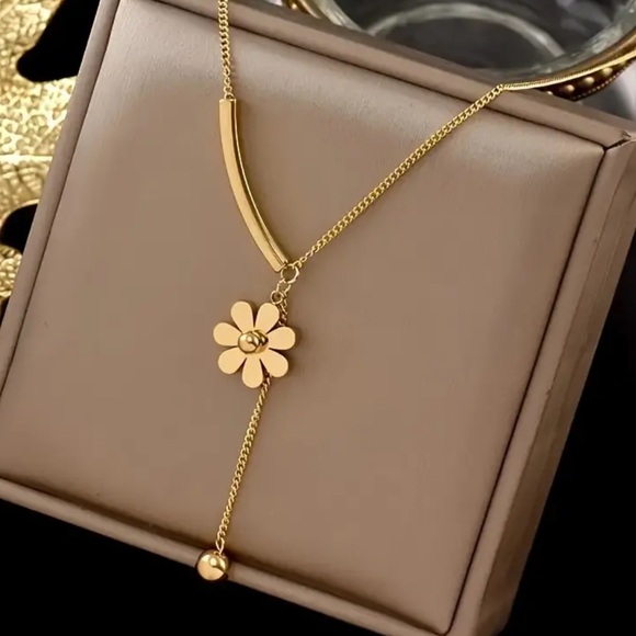 Delicate Boho Little Daisy Floral Bar Dangle Necklace- 18K Gold Plated - Picture 2 of 8